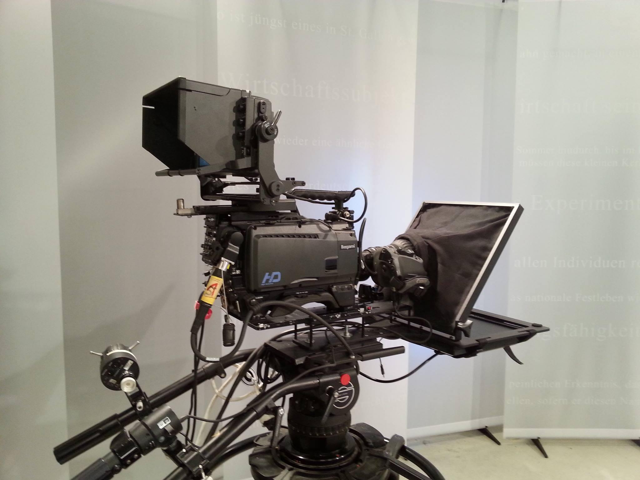 Camera teleprompter on a broadcast camera — teleprompter service Vienna